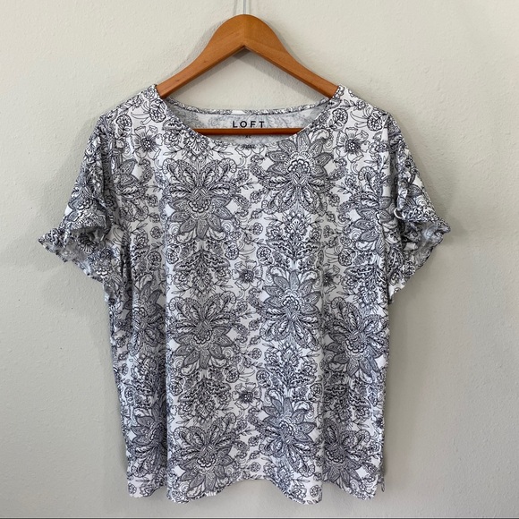 LOFT Tops - Loft black and white tee